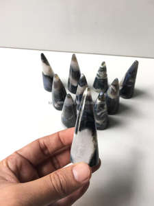 Porte-bague en agate mousse naturelle |   Support de bague en cristal en forme de cône |   Présentoir à bijoux en pierres précieuses - Product Image 3