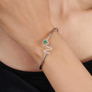 Nuevo Brazalete Abierto de Plata de Ley 925 con Diseño de Corazón de Moda, Diamante Natural, Inicial N y Esmeralda Verde - Product Image 2