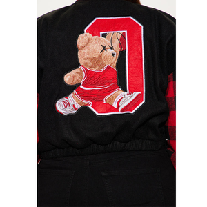 Veste universitaire à carreaux noirs et rouges avec logo, col rabattu, style streetwear, coupe ample, design à simple boutonnage - Product Image 6