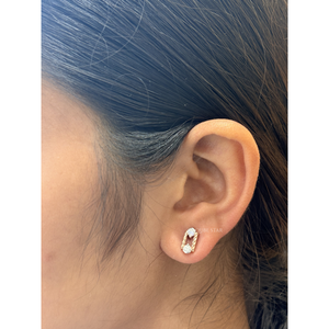 Boucles d'oreilles clous ouvertes en diamant de laboratoire rond 0,40 ct, or 14 carats, barre tressée, bijoux fins contemporains minimalistes pour femme - Product Image 1