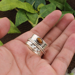 Anillo Unisex de Plata de Ley 925 con Engaste de Bisel, Diseño Clásico con Cuentas, Múltiples Bandas, para Meditación y Alivio de la Ansiedad, Diseño Martillado, Venta al por Mayor - Product Image 3