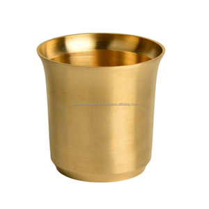 Verre à boire en métal fini polonais et doré avec finition dorée Eau potable en laiton avec doublure Design - Product Image 5