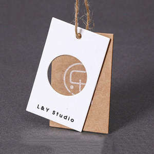 Étiquettes suspendues personnalisées haut de gamme avec estampage à chaud et finition gaufrée - Product Image 3