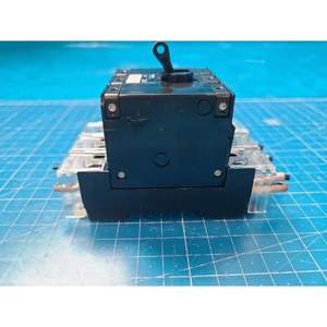 Protecteur de circuit tripolaire Fuji CP33E/3, utilisé comme pièce détachée pour équipement semi-conducteur d'époque - Product Image 6