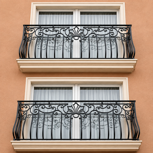 Rampe de balcon en fer forgé sur mesure, balustrade décorative en métal avec finition thermolaquée, garde-corps extérieur de sécurité pour maison de luxe - Product Image 2