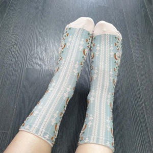 Chaussettes rétro vintage à points floraux pour femmes Chaussettes quotidiennes à motifs floraux - Product Image 1