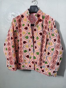 Veste Suzani en velours rose unique et parfaite pour l'hiver, brodée, style bohème floral, faite à la main, blazer pour femme, pièce maîtresse - Product Image 4