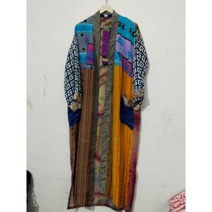 Kimono de lujo para verano, ropa de dormir, hecho a mano, patchwork, bata larga, hecho a mano en India, vintage, kimono de sari de seda reciclada. - Product Image 6