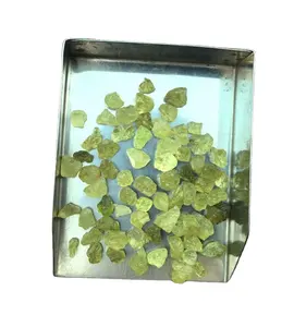 50 шт. натуральный драгоценный камень зеленого граната, необработанный вручную крошечный грубый камень для изготовления ювелирных изделий, индийский камень, оптовая продажа