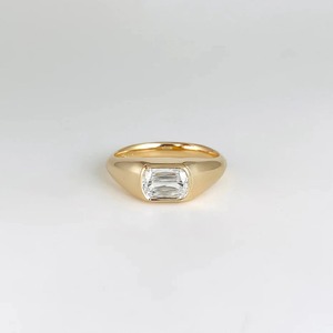 แหวนมอสซาไนต์ทรงยาว 1.30 กะรัต ดีไซน์มินิมอล ตัวเรือนทองคำขาว 14K ประดับเพชรแล็บแทนเพชรแท้ เหมาะสำหรับเป็นแหวนหมั้น - Product Image 3