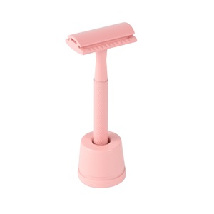 Rasoir de sécurité écologique Maclura à double lame rotative en métal bleu clair avec poignée antidérapante et support pour usage corporel - Product Image 4