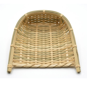 Plateau en rotin artisanal, planche de service en bois tressé pour la présentation de plats gourmands, rangement et décoration intérieure - Product Image 2