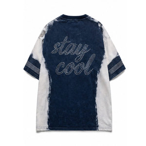 Camiseta de mezclilla oversize para hombre, manga corta, cuello redondo, tie-dye, estampado de pedrería, estilo urbano, ribete en contraste, para mantenerse fresco - Product Image 3