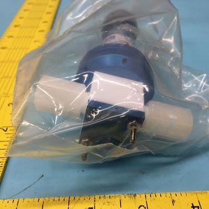 Régulateur de pression AMAT 3800-01237 0-60 PSIG 1/4" - Équipements et pièces semi-conductrices de renommée mondiale à la fois fiables et durables - Product Image 3