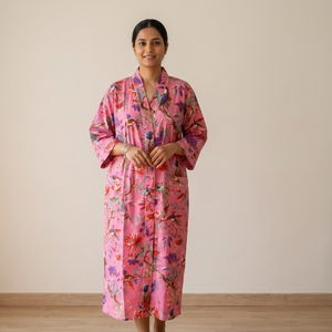 Kimono de Algodón con Estampado Étnico Hecho a Mano |   Bata de dormir de manga larga con cuello en V y bolsillos para mujer |   Bata con Estampado Floral Sostenible - Product Image 4