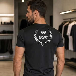 เสื้อยืดแขนสั้นสีดำคุณภาพดีที่สุดสำหรับผู้ชาย ทรงเข้ารูป แห้งเร็ว ผ้าเจอร์ซีย์ คอกลม ดีไซน์สปอร์ต พิมพ์โลโก้ด้านหน้า พร้อมบริการ OEM - Product Image 4