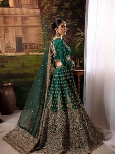 Lehenga Choli Verde Esmeralda con Bordado Dorado, Vestido de Boda Tradicional Largo Hasta el Suelo para Mujeres, Estilo India Pakistán - Product Image 2