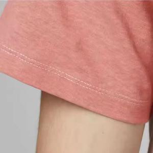 T-shirt décontracté en coton tricoté à manches courtes pour homme, coupe classique, avec logo uni sur le devant et imprimé numérique - Product Image 2