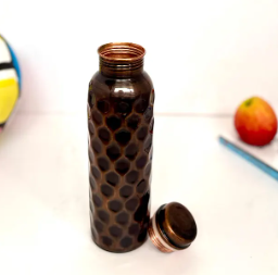 Botella de Agua de Cobre Puro Forjada a Mano de Primera Calidad, Recipiente para Hidratación, Acabado Oscuro con Patrón de Panal de Abeja - Product Image 3