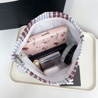 Nouvelle Trousse de Maquillage à Carreaux Grande Capacité Fraîche et Portable, Organisateur de Voyage, Pochette Intérieure pour Lotions et Pinceaux