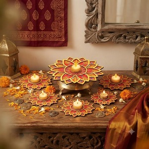Ensemble de porte-diya en bois, design floral de lotus décoratif traditionnel, fait main, écologique, durable, pour Deepawali, Laxmi Pooja, mariage - Product Image 2