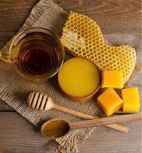 Emballage de produits de miel de qualité supérieure avec étiquettes personnalisées et boîtes cadeaux pour la vente au détail et les magasins d'alimentation spécialisés - Product Image 1