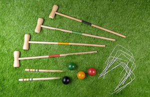 Ensemble de croquet en bois avec 4 mailletes, 4 balles, 6 piquets – Jeu d'extérieur toutes saisons – Équipement de jeu durable - Product Image 2