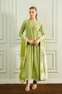Robe de soirée pakistanaise en velours vert lime tendance, élégante, brodée de cristaux, longue kurta, pantalon droit, ensemble de luxe - Product Image 3