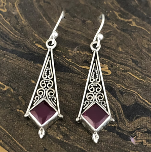 Pendientes Colgantes Royal Ruby, Joyería Artesanal de Plata de Ley 925 para Bodas - Product Image 3