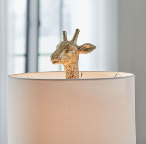 Lampe de table de luxe moderne en forme de girafe dorée, style safari, avec abat-jour en aluminium pour la décoration du salon - Product Image 2