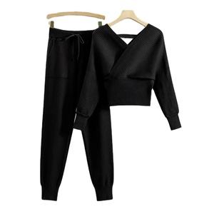 ชุดวอร์มสองชิ้นแนวเซ็กซี่สำหรับผู้หญิงชุดวอร์มเสื้อเปิดหลังแบบถักสไตล์เกาหลีสีพื้นสำหรับฤดูหนาวฤดูใบไม้ร่วง - Product Image 4