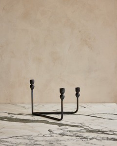 Candelabro de Metal Negro Industrial de 3 Brazos, Portavelas Cónico Minimalista de Hierro para Mesa de Comedor, Centro de Mesa para Bodas - Product Image 2
