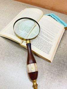 Loupe en laiton de 10 pouces avec manche en bois, accessoires de bureau industriels, cadeaux de luxe en gros pour la fête des mères - Product Image 3