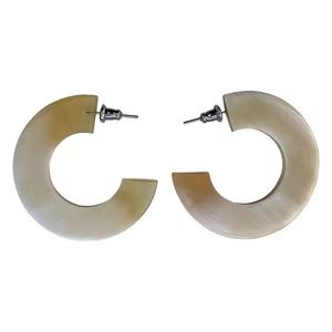 Boucles d'oreilles de luxe faites à la main en corne de buffle pour femmes, vente en gros, boucles d'oreilles personnalisées en corne de vache naturelle, OEM ODM, boucles d'oreilles tendance. - Product Image 3