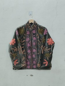 Veste artisanale en velours brodée Suzani, style vintage, pour festival, manteau d'hiver, vêtement bohème, blazer - Product Image 2