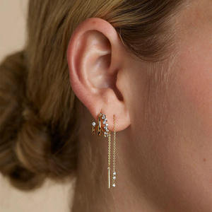 Boucles d'oreilles créoles Huggie à triple rangée en or massif 14K avec diamants de laboratoire pour femme, créoles superposées, boucles d'oreilles délicates multi-bandes style Crawler - Product Image 5