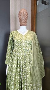 NUEVO LANZAMIENTO: Conjunto Anarkali para Mujer con Pantalón y Dupatta, Tela de Rayón con Estampado, Largo 44 Pulgadas - Product Image 3