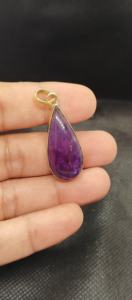 Colgante de Labradorita Natural con Acabado Texturizado, Bañado en Oro sobre Latón, Engastado en Bisel - Product Image 6