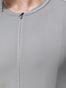 Maillots de cyclisme personnalisés de haute qualité, anti-bactériens, pour femmes, manches courtes, légers, conception d'équipe OEM, option grande taille, devant - Product Image 5