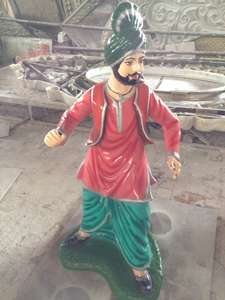 Estatua Tradicional Punjabi Cultural Sardar Sardarni de Plástico Reforzado con Fibra, Diseño Simple para Decoración del Hogar y Exteriores - Product Image 4
