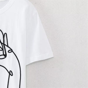 เสื้อยืดผ้าฝ้ายสีขาวสำหรับผู้หญิง แขนสั้น พิมพ์ลายการ์ตูน คอกลม ทรงหลวม สวมใส่สบายในฤดูร้อน - Product Image 1