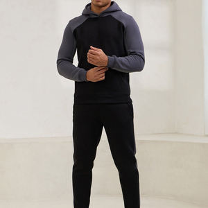 Ensemble de survêtement décontracté pour homme, noir et gris, à capuche, manches longues, couleur unie, avec poches latérales, en polyester et coton de poids moyen - Product Image 1