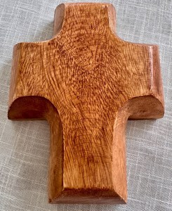 Portavelas de Madera en Forma de Cruz con Hierbas Incorporadas para Actividades Religiosas, Diseño Ecológico para la Elaboración de Velas - Product Image 6