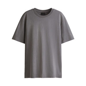 Camiseta de cuello redondo para hombre, estilo minimalista y elegante, diseñada para moda casual, comodidad, fácil combinación y uso diario. - Product Image 1