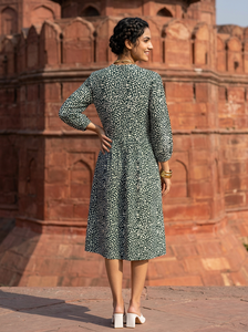 Robe décontractée en coton cambriqué pour femme, tissu doux et léger, respirant, idéal pour l'été, vêtements élégants pour femmes, fournisseur de vêtements quotidiens - Product Image 2