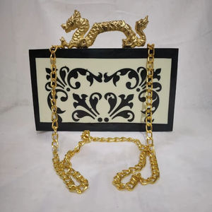 Nouvelle pochette rectangulaire moderne en résine avec diamants pour cadeau de mariage, décorations de fête par Crafting Crafts - Product Image 1