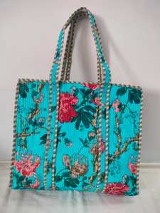 Bolso Tote Acolchado Kantha, Bolso de Hombro de Algodón a Rayas Hecho a Mano, Ecológico, Reversible y Plegable, Diseño Conífera - Product Image 2