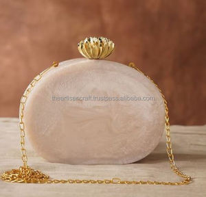 Sac à main en résine fait à la main pour femmes pochette en résine élégante pour les fêtes accessoire de déclaration de sac à main en résine unique - Product Image 1