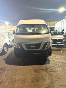 Nissan Urvan Van d'occasion 2019, 299 CV, 4 cylindres, conduite à gauche, moteur essence, transmission manuelle - Product Image 2