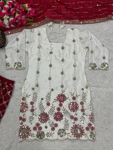 Ensemble de lehenga indien pakistanais traditionnel brodé rouge et crème pour femme, avec bordure argentée, coupe ample, longueur au sol - Product Image 3